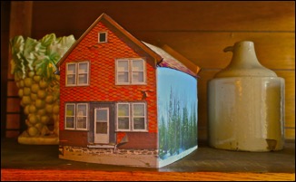 little house (jug)